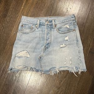 Levi’s denim mini skirt - sz 27